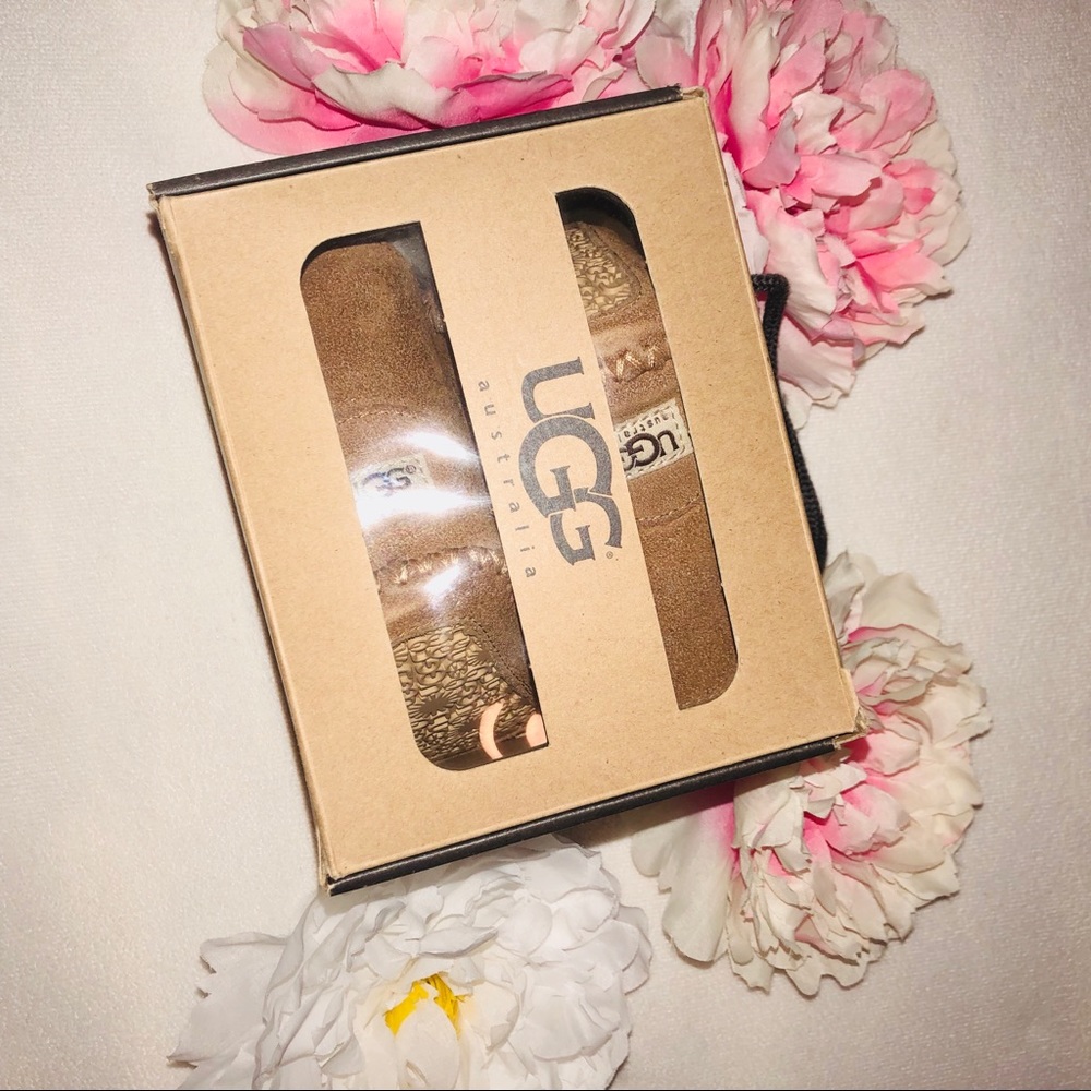 NWT baby ugg boots size 2/3
